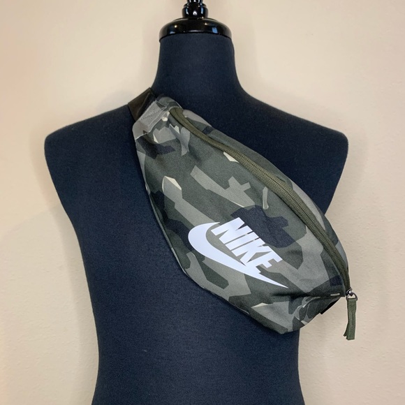 Nike Other - NIKE Heritage 2.0 Camo fanny pack